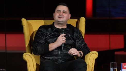 USIJAO DRUŠTVENE MREŽE: Pevač objavio poruku koja je sve zatekla (FOTO)