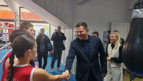 Srpski bokserski savez u humanoj misiji, donacija kruševačkom klubu 14. oktobar KŠ 037