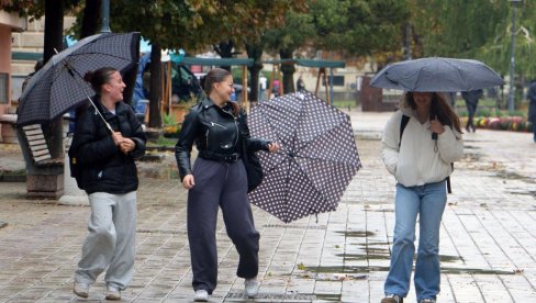 JESEN POKAZUJE SVOJE DRUGO LICE: Srbiju čekaju oblaci, kiša i zahlađenje, a na planinama bi mogao da zabeli sneg!