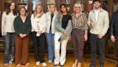 NA ČASU KALIGRAFIJE UČILI ĆIRILICU: Dvanaesta gimnazija ugostila đake i nastavnike iz Švedske