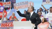 HOĆE DA NAS ODVOJE OD KINE, DA LJUDI GUBE POSAO, DA TUKU ŽENE: Vučić zagremo u Hali sportova - Takvi da nam vode državu