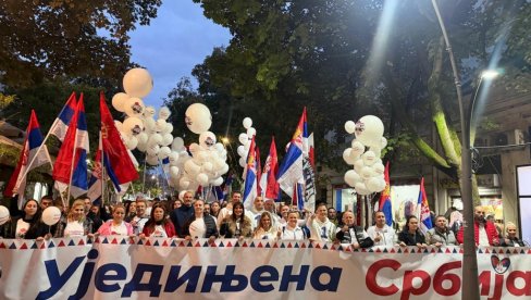 МАЛИ СА НАРОДОМ У ШАПЦУ: За разлику од оних којима је важан само најужи центар Београда, нама је важна цела Србија!