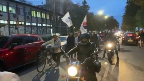 BAJKERI I „RUZMARIN“: Skup liste ”Aleksandar Vučić - Ujedinjena Srbija” u Novom Kneževcu