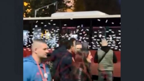 SIMPATIZERI STUDENTSKE LISTE SE OBRAČUNALI SA - AUTOBUSOM! Ovo je slika i prilika nasilnika
