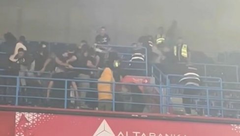 HAOS NA DERBIJU! Tuča, požar i ulazak policije (VIDEO)