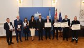 PRIZNANJA ZA NAJZASLUŽNIJE GRAĐANE: U Novom Sadu dodeljene Oktobarske nagrade i Novembarska povelja
