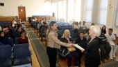 POMOĆ SREDNJOŠKOLCIMA ROMSKE NACIONALNOSTI: Grad Smederevo stipendira 44 učenika (FOTO)
