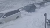 SRUŠEN ISTORIJSKI MOST, SAOBRAĆAJ POD VODOM: Oluja Ostin izazvala haos u ovom Evropskom gradu, stanovnici bez struje (VIDEO)