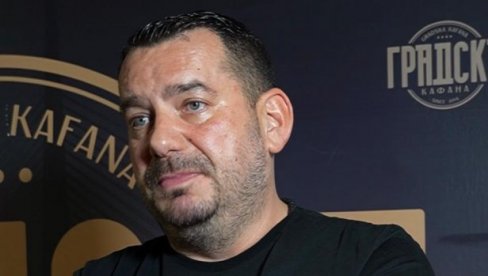 NEĆU KONCERT SAMO DA BIH UZEO PARE: Peđa Medenica o životu u Bačkoj Palanci, saradnji sa kolegama i ljubavi prema parfemima (FOTO)