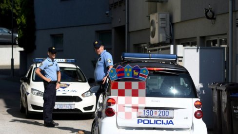 DRAMA U SPLITU: Policija prekinula nastup srpskog benda i odvela ih u stanicu - EKV tribjut bend ipak nije priveden