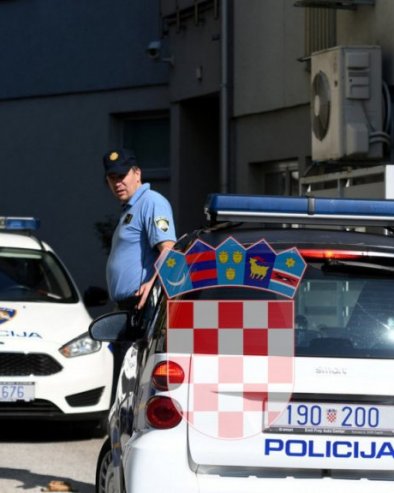 DRAMA U SPLITU: Policija prekinula nastup srpskog benda i odvela ih u stanicu - EKV tribjut bend ipak nije priveden