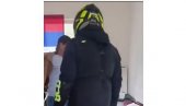 Huligani upali štanglama u kol centar SNS-a (VIDEO)
