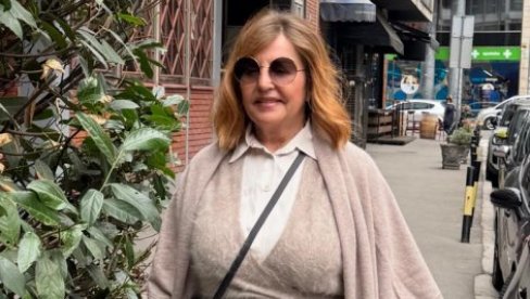 FOLK DIVA ISKORISTILA SVOJE GRAĐANSKO PRAVO: Ana Bekuta zablistala na biralištu na Vračaru (FOTO)