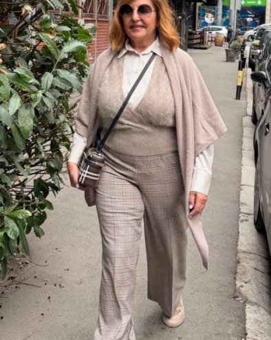 FOLK DIVA ISKORISTILA SVOJE GRAĐANSKO PRAVO: Ana Bekuta zablistala na biralištu na Vračaru (FOTO)