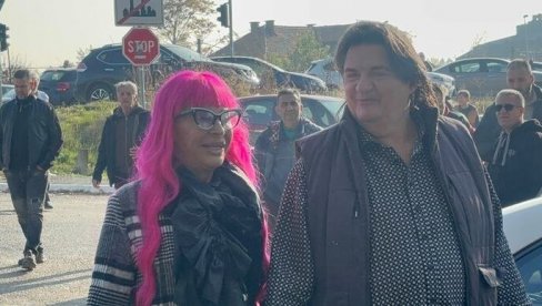 ZORICA BRUNCLIK I KEMIŠ ZAJEDNO NA GLASANJU: Najdugovečniji estradni par zajedno obavio svoju građansku dužnost (FOTO)