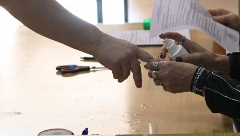 POSLANIK DRŽAVNE DUME RUSIJE: Izbori u Srbiji protiču mirno