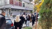 INCIDENT NA  JEDNOM OD NAJVEĆIH BIRAČKIH MESTA U LESKOVCU: Došlo do tuče, navodno povređen posmatrač
