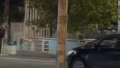 Присталице Студентске листе окупиле се испред Пинка, кордон полиције штити зграду