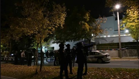 NAJNOVIJI DETALJI NAPADA NA AMBASADU IZRAELA U BEOGRADU: Napadač krenuo noževima na žandarma, usmrćen na licu mesta