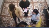 UPAD U OPŠTINU ZEMUN: Muškarac snimao zaposlenu koja boluje od kancera, pa joj uputio udarac u glavu (VIDEO)