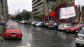 Oštetila tuđ auto na parkingu, pa ostavila poruku: Zbog ovog detalja svi plaču od smeha (foto)