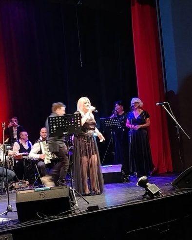 OVO JE JUBILEJ SVIH NAS: Goca Lazarević proslavila 50 godina karijere (FOTO)