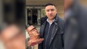 VEČNA SLAVA GENERALU RATKU Dajković na saslušanju u policiji, došao sa bistom Mladića (VIDEO)