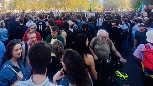 ДЕМОНСТРАНТЕ ПРОТЕРАЛИ ВАН ГРАДА: У Француској се одржавају протести трећу суботу заредом