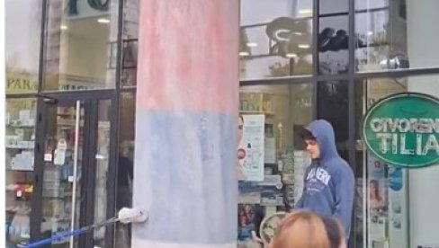 ШТА ЈЕ СЛЕДЕЋЕ? Симпатизери Студентске листе прекречили српску тробојку у Новом Саду (ВИДЕО)