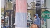 ШТА ЈЕ СЛЕДЕЋЕ? Симпатизери Студентске листе прекречили српску тробојку у Новом Саду (ВИДЕО)