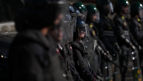 POGLEDAJTE - Evo kako italijanska policija u Torinu uspostavlja red i disciplinu (VIDEO)