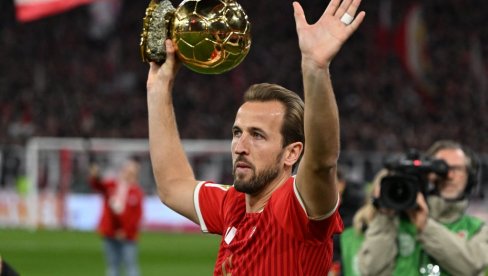 Pred derbi protiv Dortmunda: Evo kako su navijači Bajerna dočekali osvajala Zlatne lopte! (VIDEO)