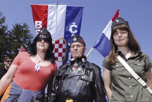 Захтевају да се усташки поздрав уведе у хрватску војску