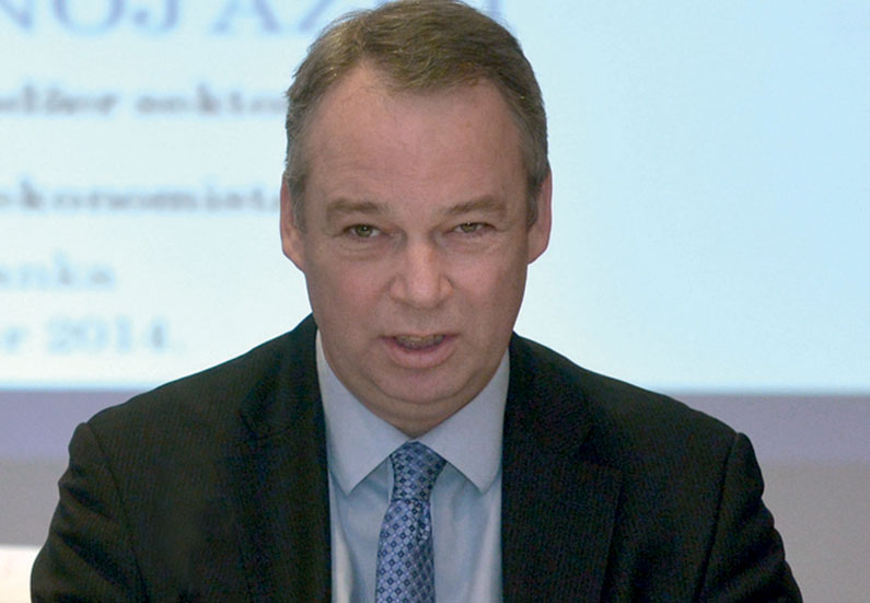 Верхеиjен: Србиjи кредит од 75 милиона долара за реформу администрације