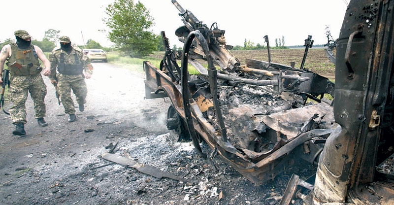 ДНР: Погинуло пет особа, Кијев: Рањено шест војника, пребегло 8.000