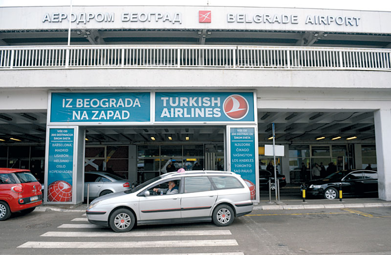 Аеродром Никола Тесла: Повређени комунални полицајци