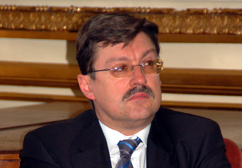 Преминуо професор и дипломата Предраг Симић