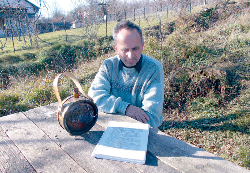 Козарска Дубица: Срето слеп пише романе, издржава болесну сестру 