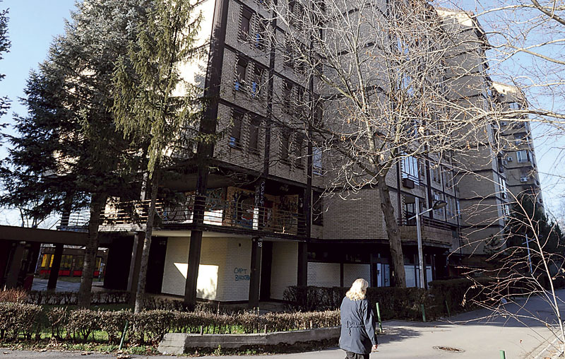 Житељи Церака месецима воду греју у шерпама!