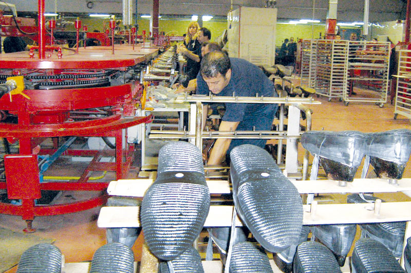 Опанак главу чува