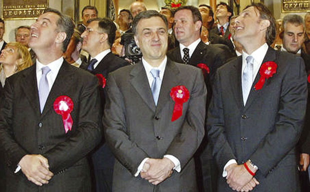 Незаконито по државну пензију 