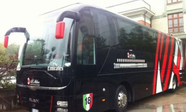 Милан због финансијске кризе продао клупски аутобус