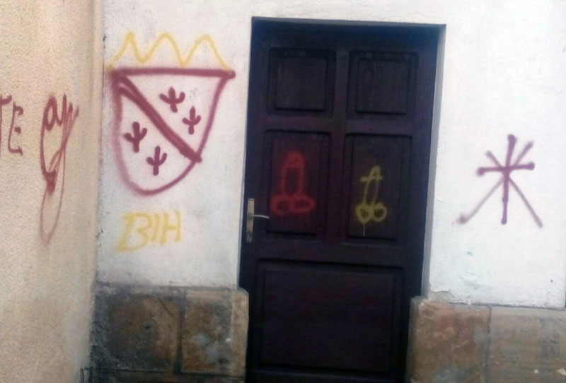 Увредљиви графити на цркви