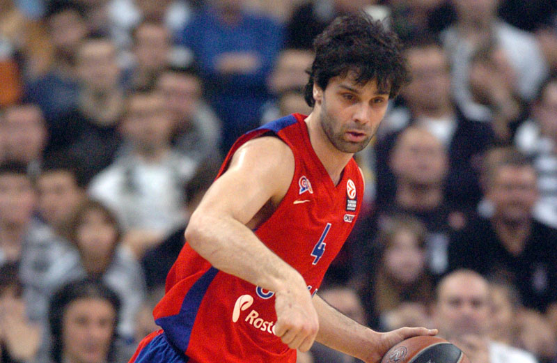 ВИДЕО: Кад не може саиграчима Теодосић асистира сам себи