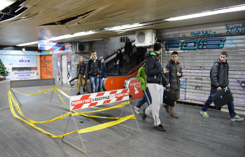 Распада се плафон у теразијском пролазу!