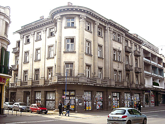 Напуштена лепотица још чека боље дане