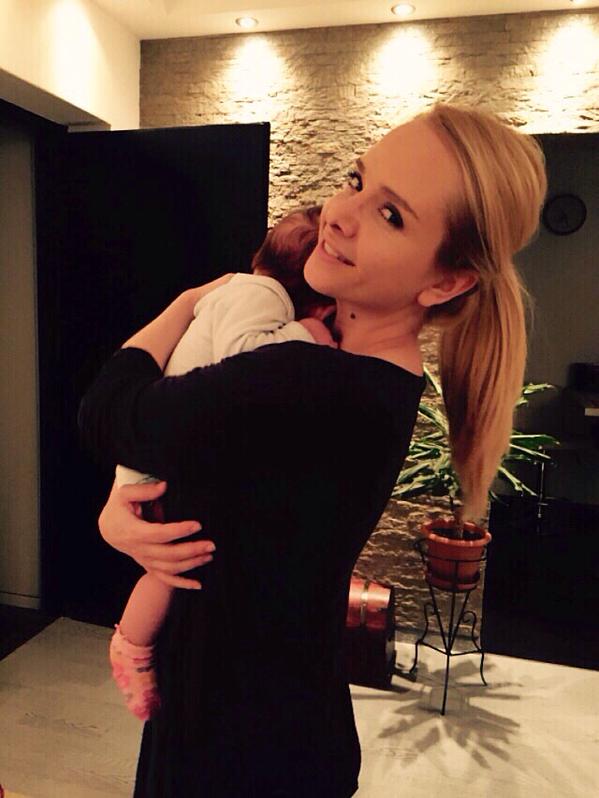 Ана Штајдохар у шоку: Поставила слику са ћерком, добила најгоре увреде!