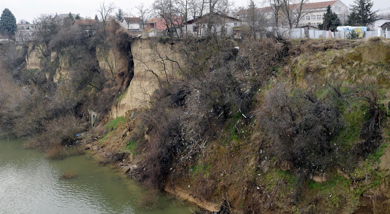 Куће клизе право у Дунав?