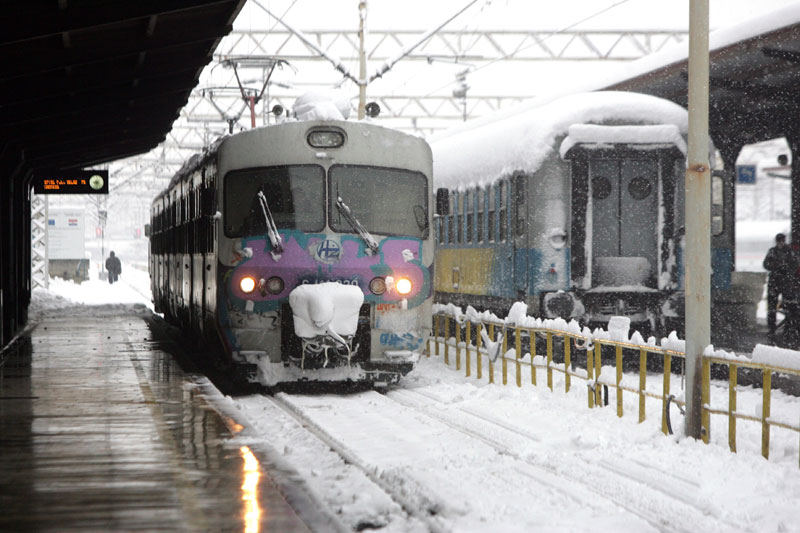 У Албанији евакуисано 600 породица, у Босни без струје хиљаде домаћинстава, у Македонији војска спасава становништво од поплава!

