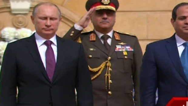 Путин се једва суздржао да не прасне у смех слушајући руску химну